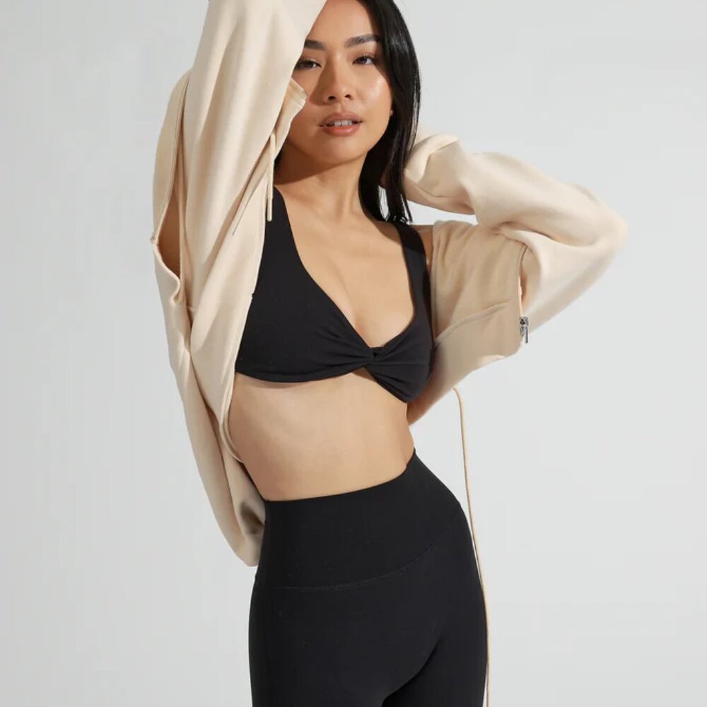 Twisted Sports Bra in onyx black size S
